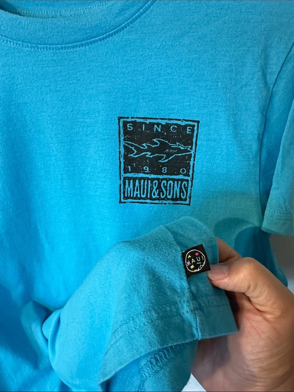 VTG Maui & Son’s Shark Short Sleeve Crewneck T-Shirt